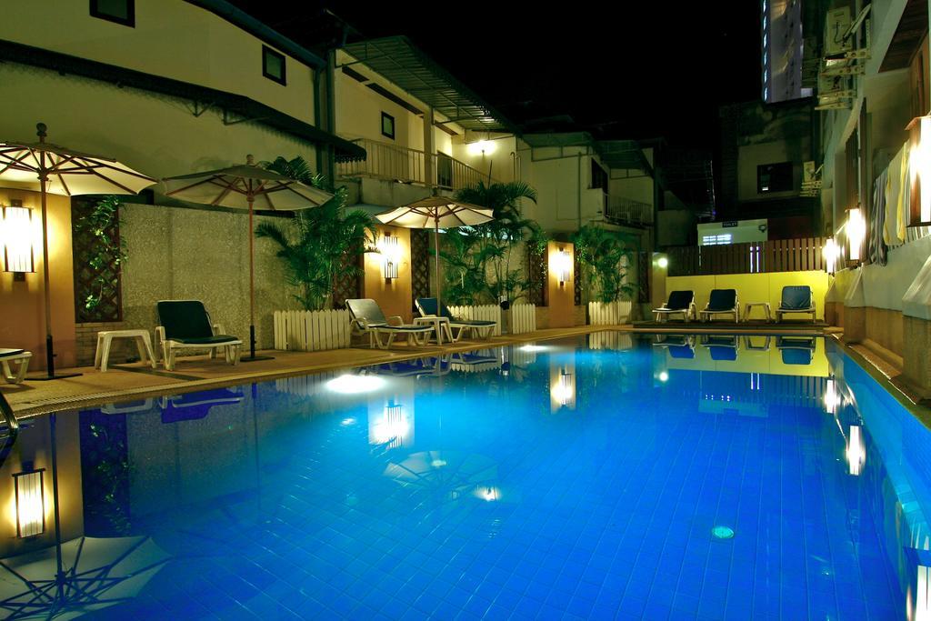 Karon Rattana Beach Hotel מראה חיצוני תמונה