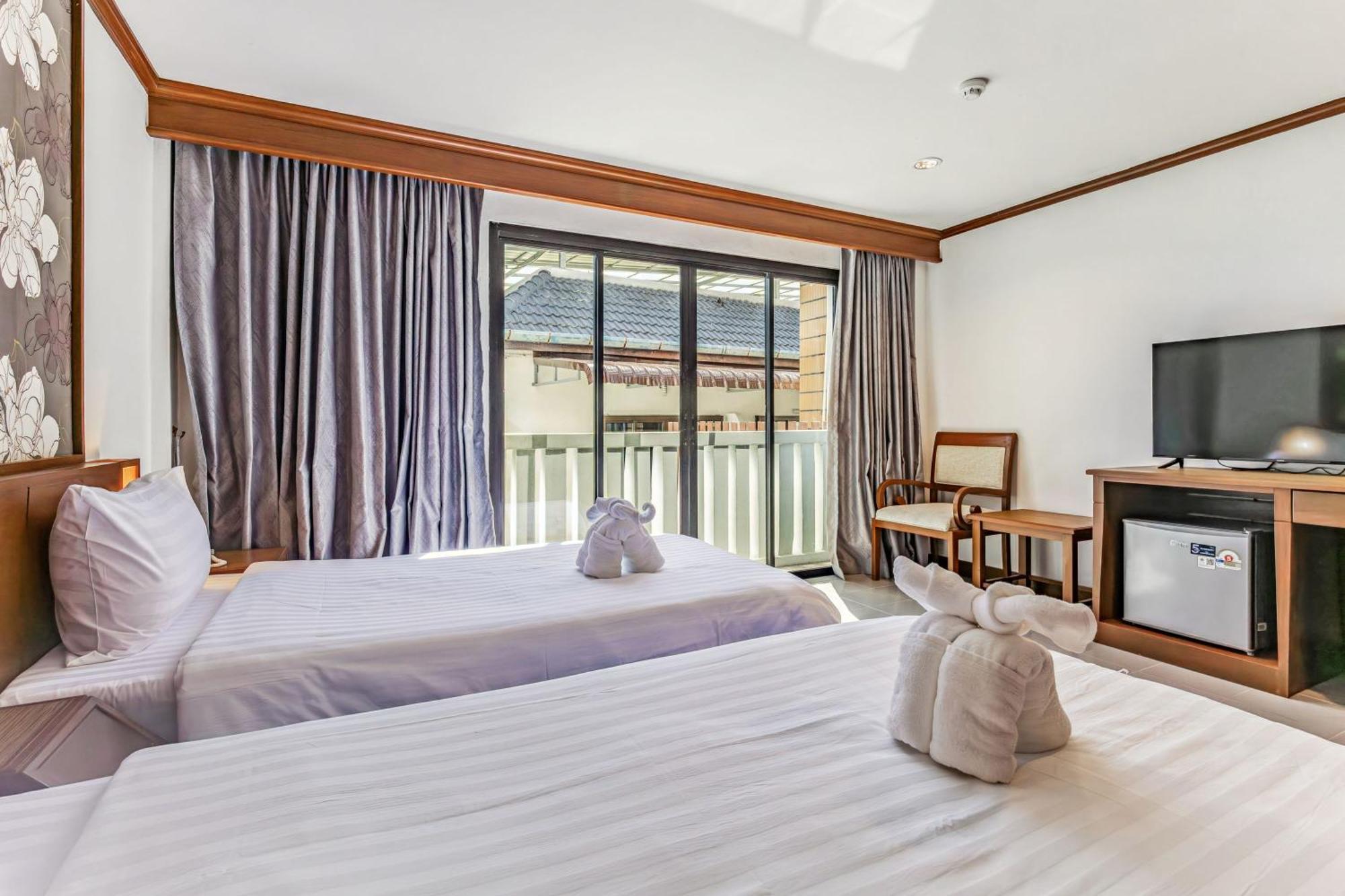 Karon Rattana Beach Hotel מראה חיצוני תמונה