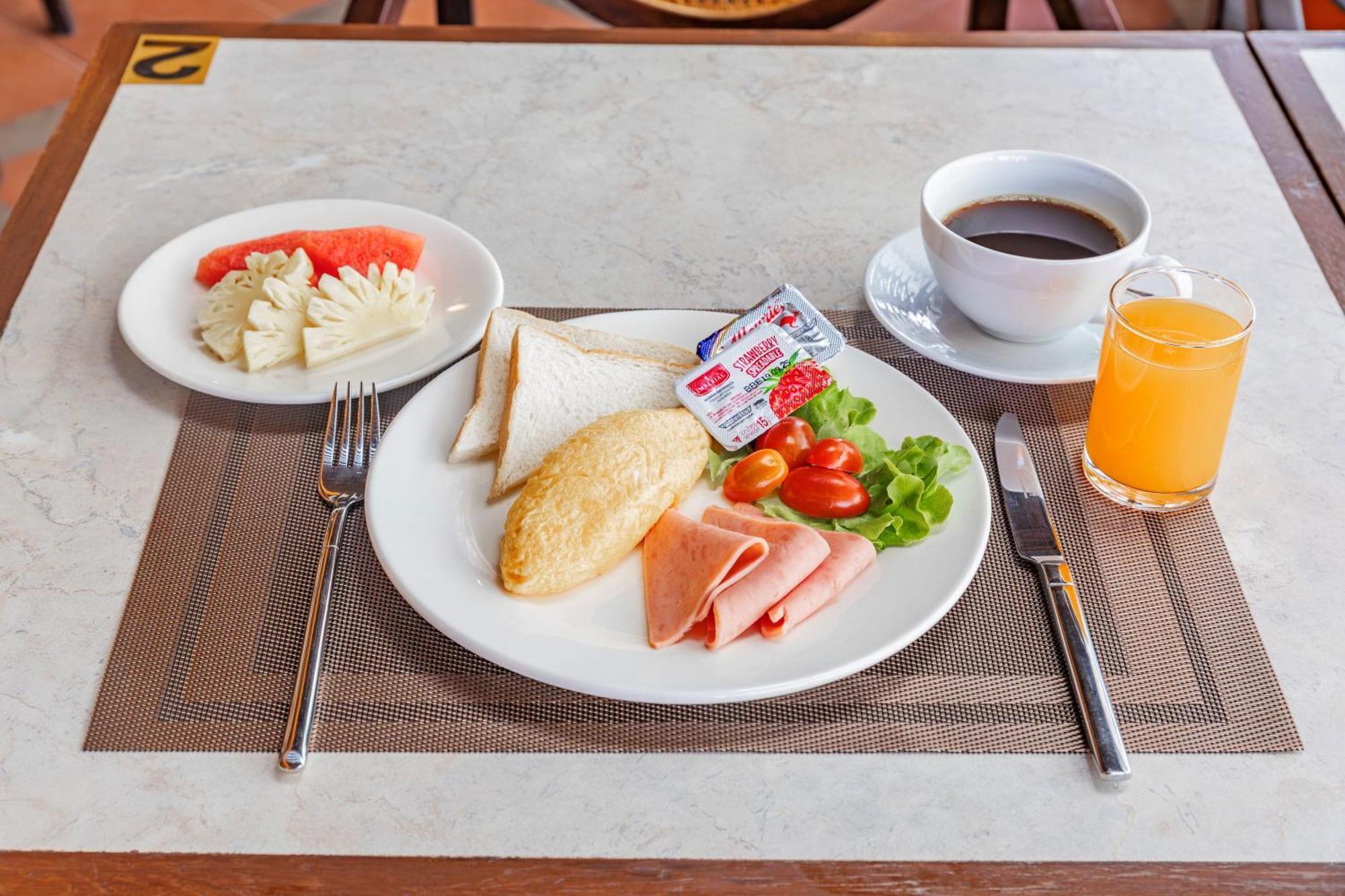Karon Rattana Beach Hotel מראה חיצוני תמונה