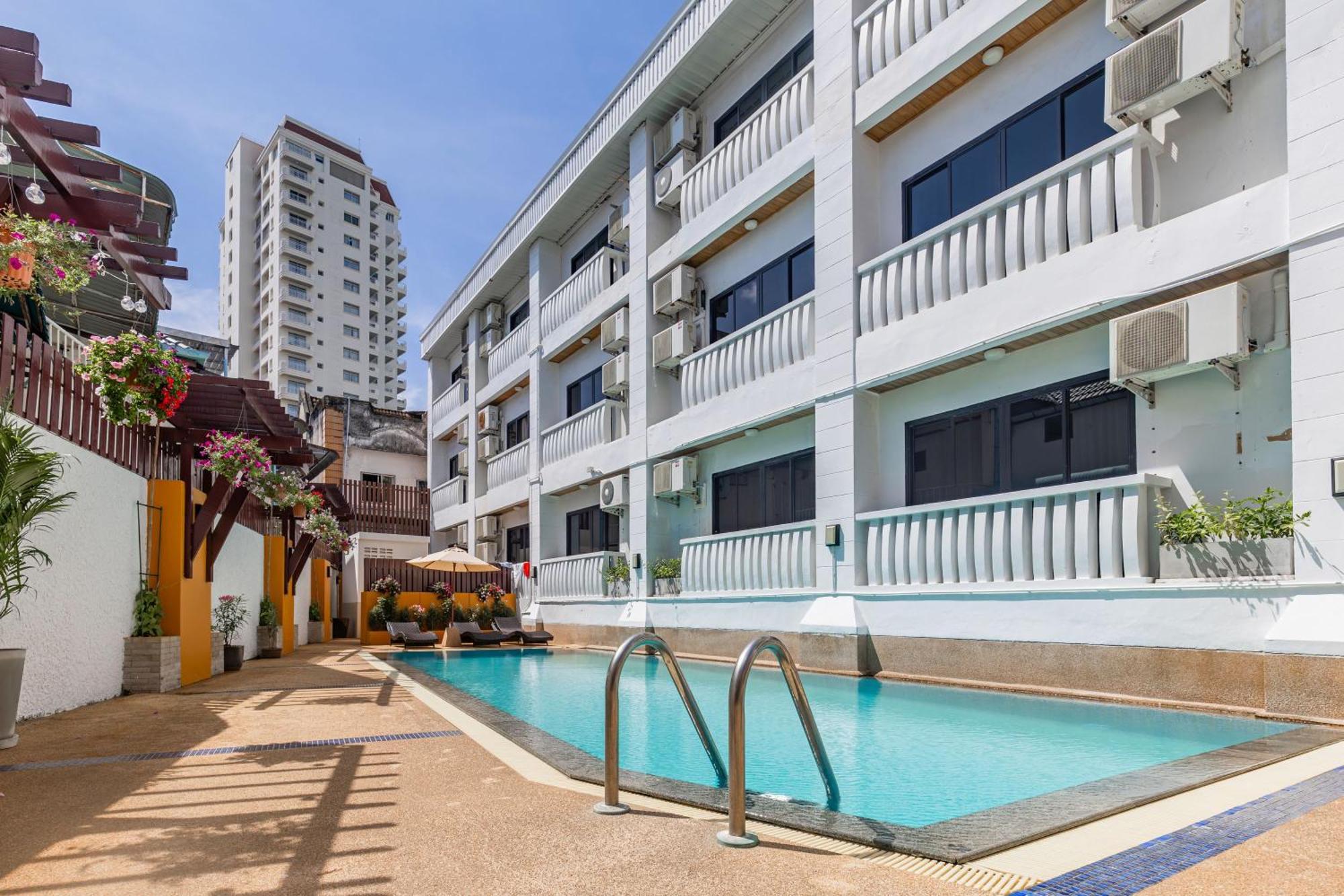 Karon Rattana Beach Hotel מראה חיצוני תמונה