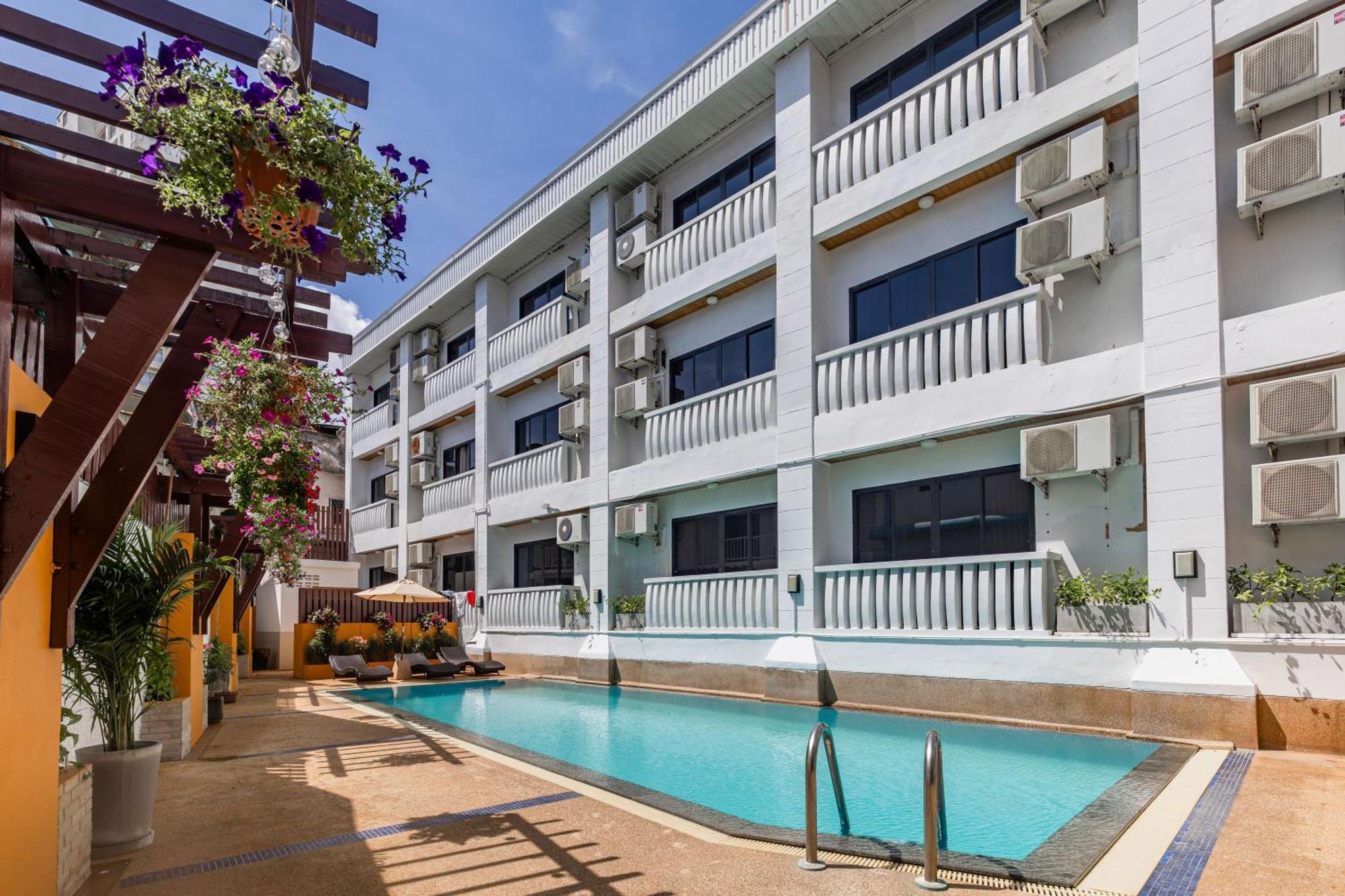 Karon Rattana Beach Hotel מראה חיצוני תמונה