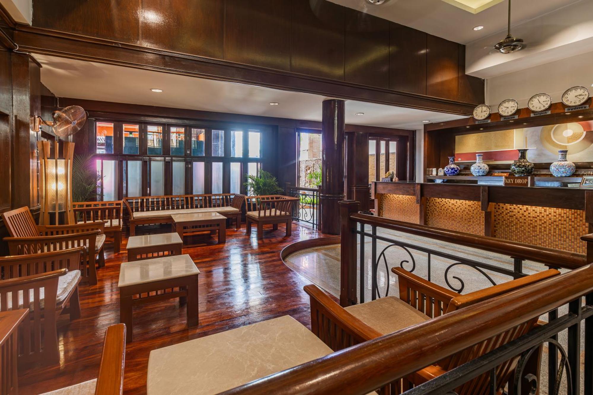 Karon Rattana Beach Hotel מראה חיצוני תמונה