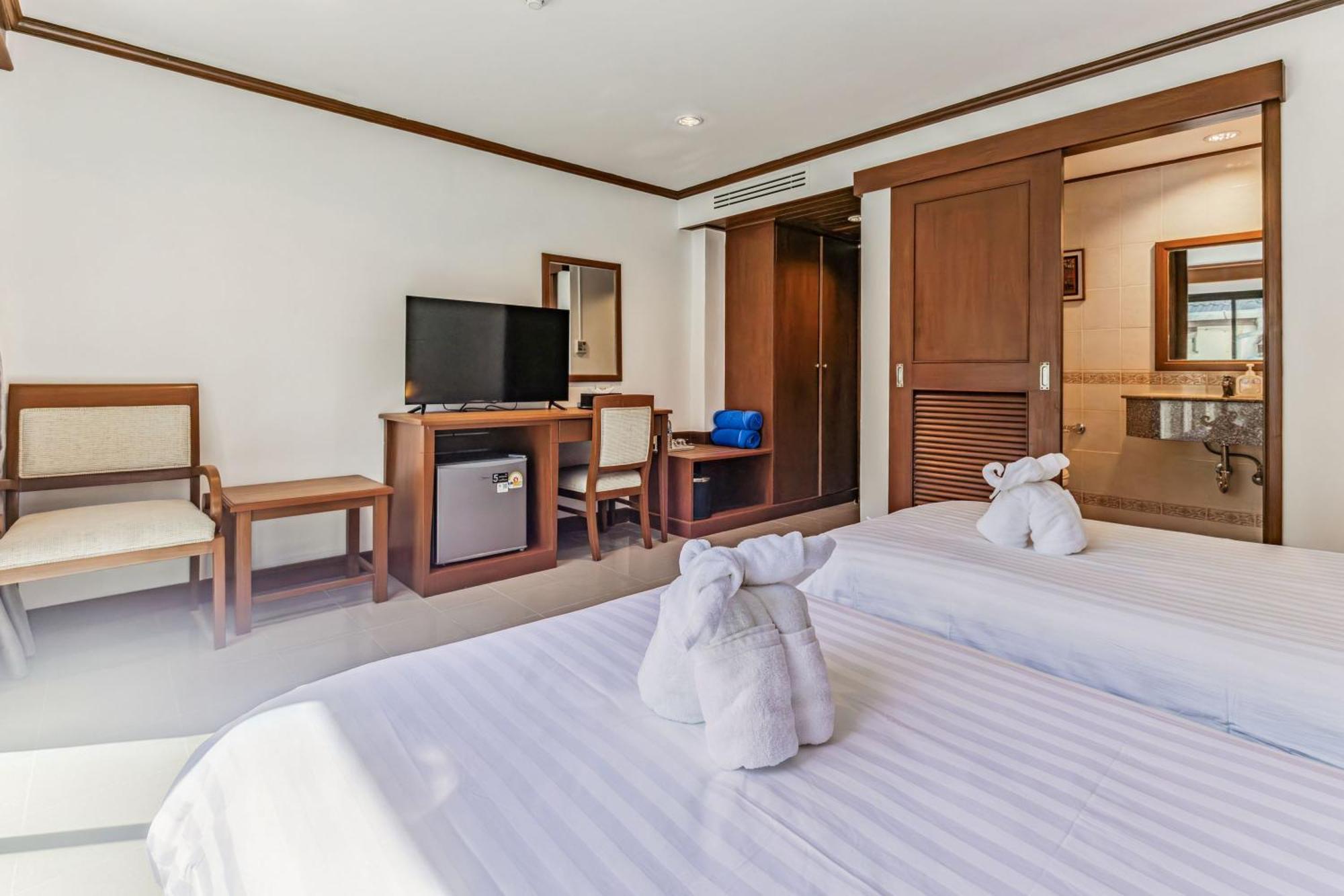 Karon Rattana Beach Hotel מראה חיצוני תמונה