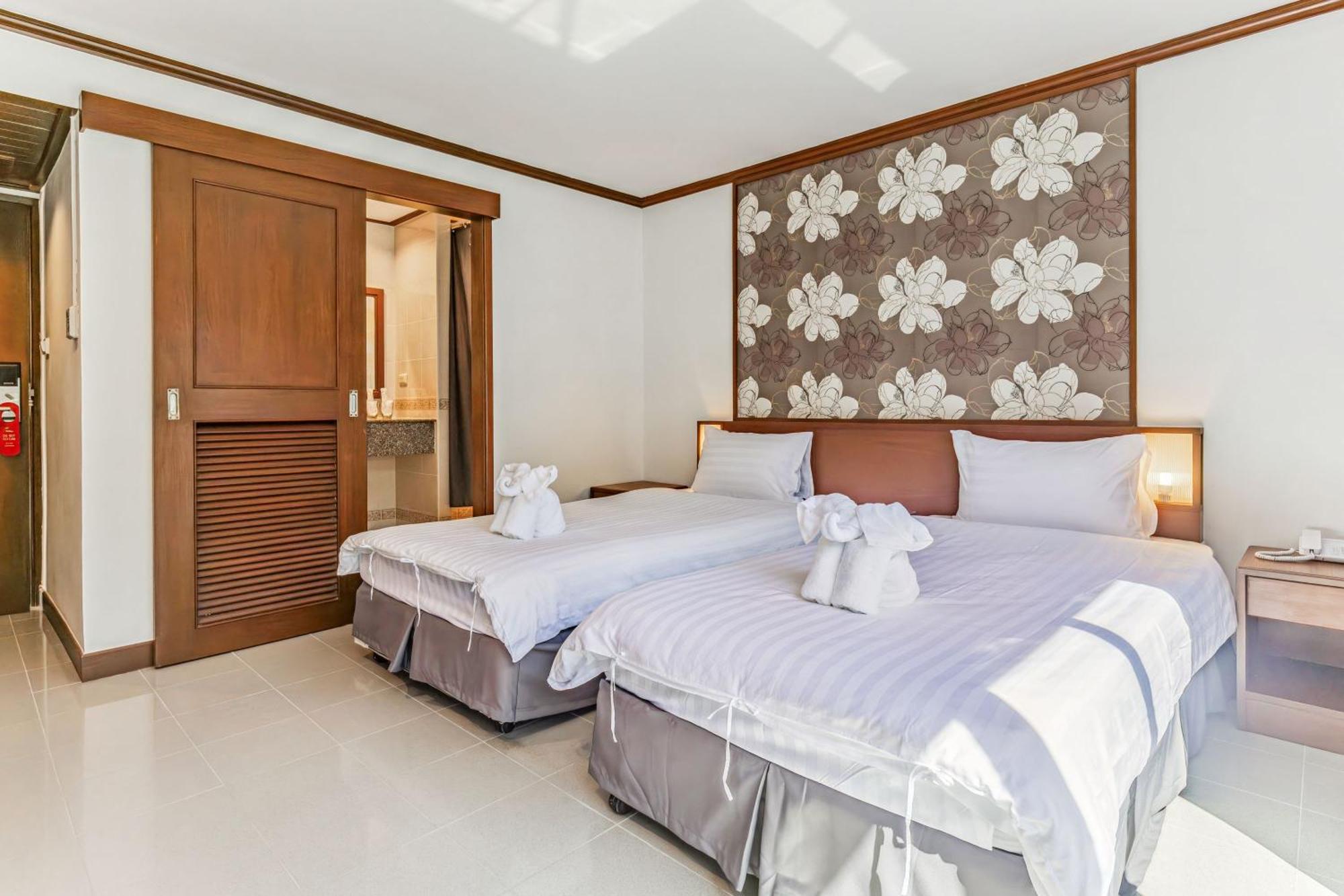 Karon Rattana Beach Hotel מראה חיצוני תמונה