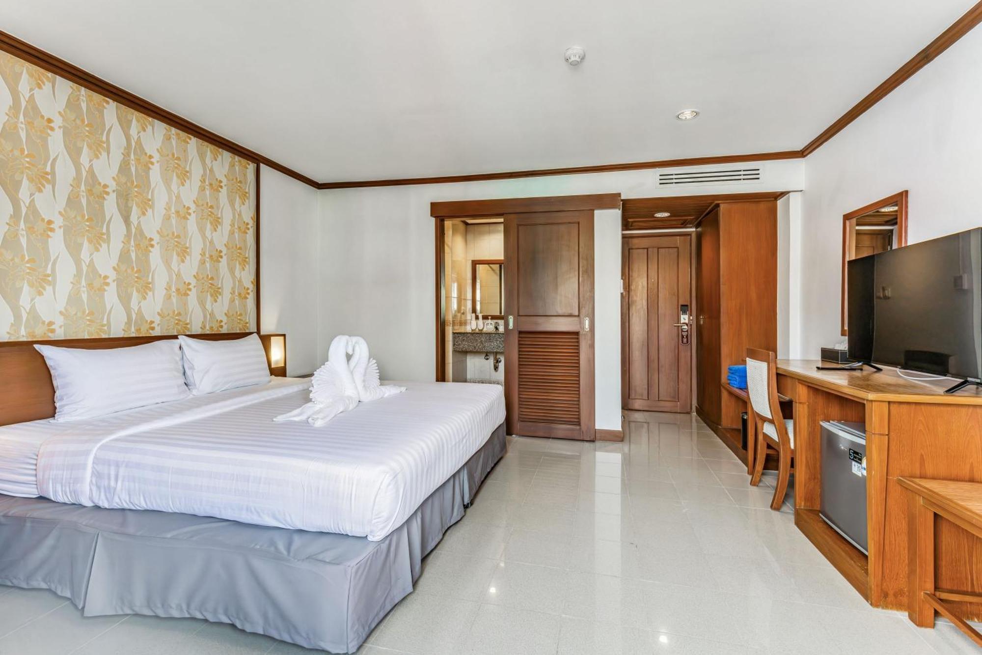 Karon Rattana Beach Hotel מראה חיצוני תמונה
