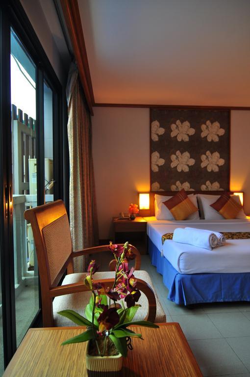 Karon Rattana Beach Hotel מראה חיצוני תמונה