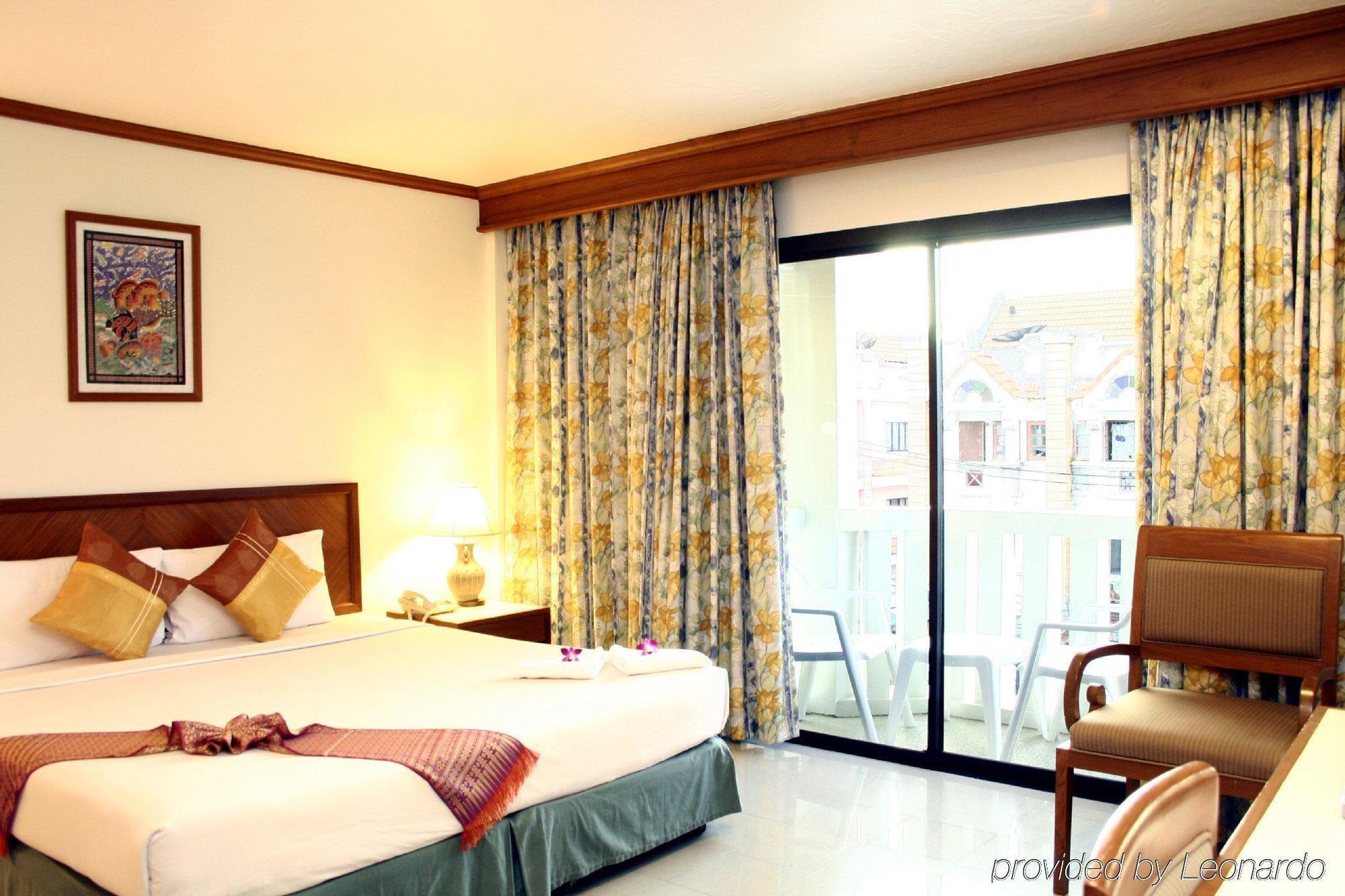 Karon Rattana Beach Hotel מראה חיצוני תמונה