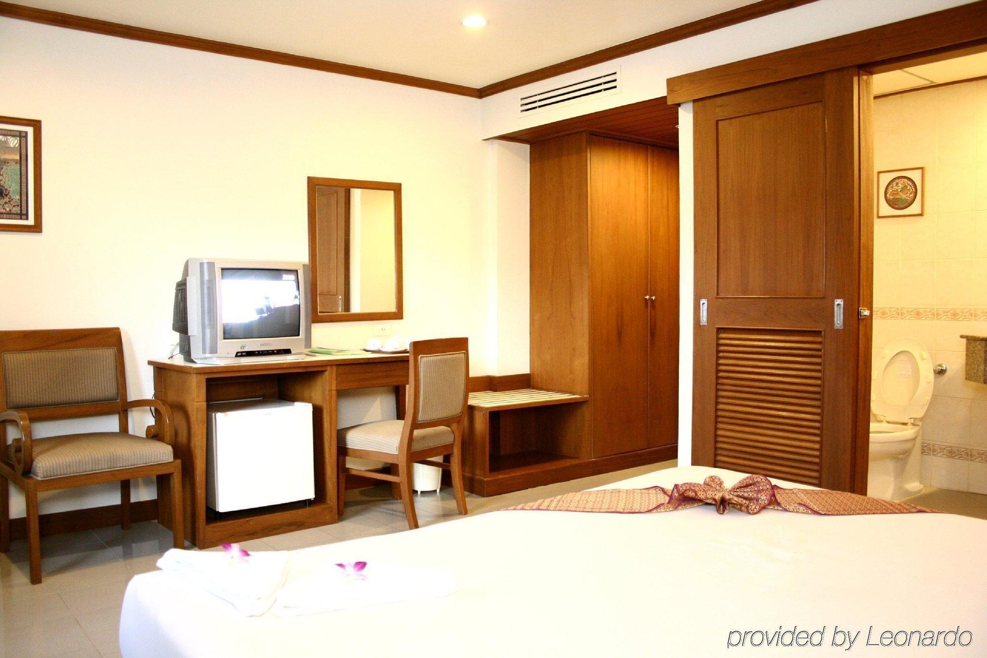 Karon Rattana Beach Hotel מראה חיצוני תמונה
