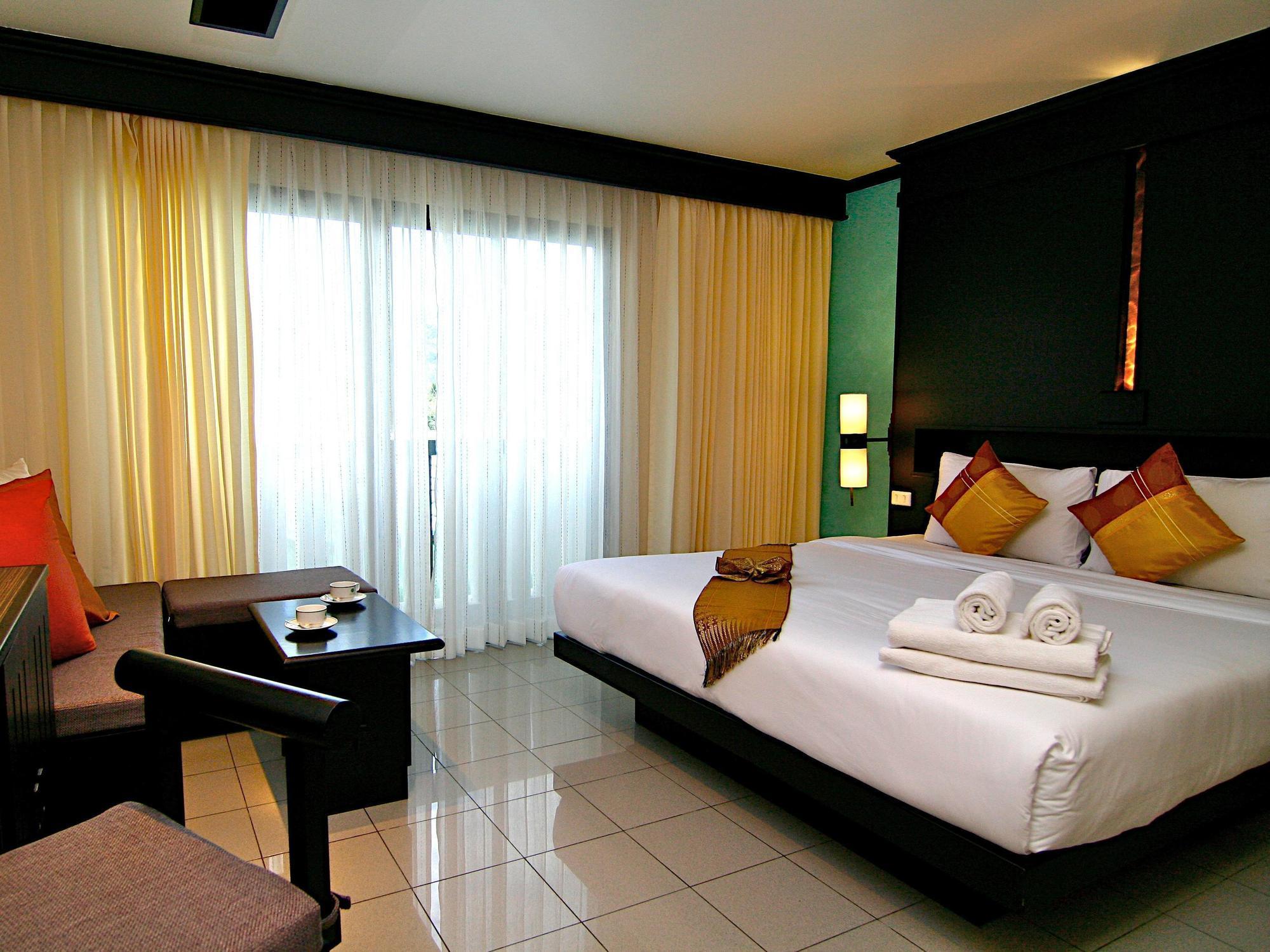 Karon Rattana Beach Hotel מראה חיצוני תמונה