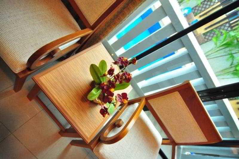 Karon Rattana Beach Hotel מראה חיצוני תמונה