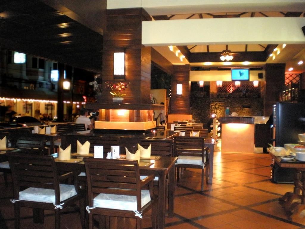 Karon Rattana Beach Hotel מראה חיצוני תמונה
