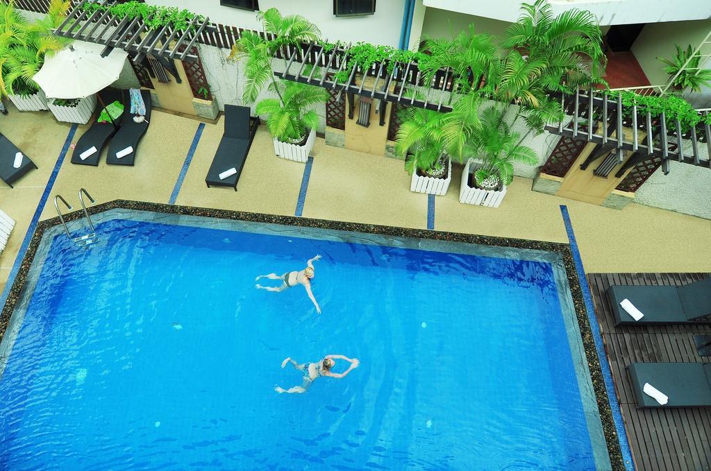 Karon Rattana Beach Hotel מראה חיצוני תמונה