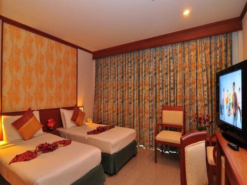 Karon Rattana Beach Hotel מראה חיצוני תמונה