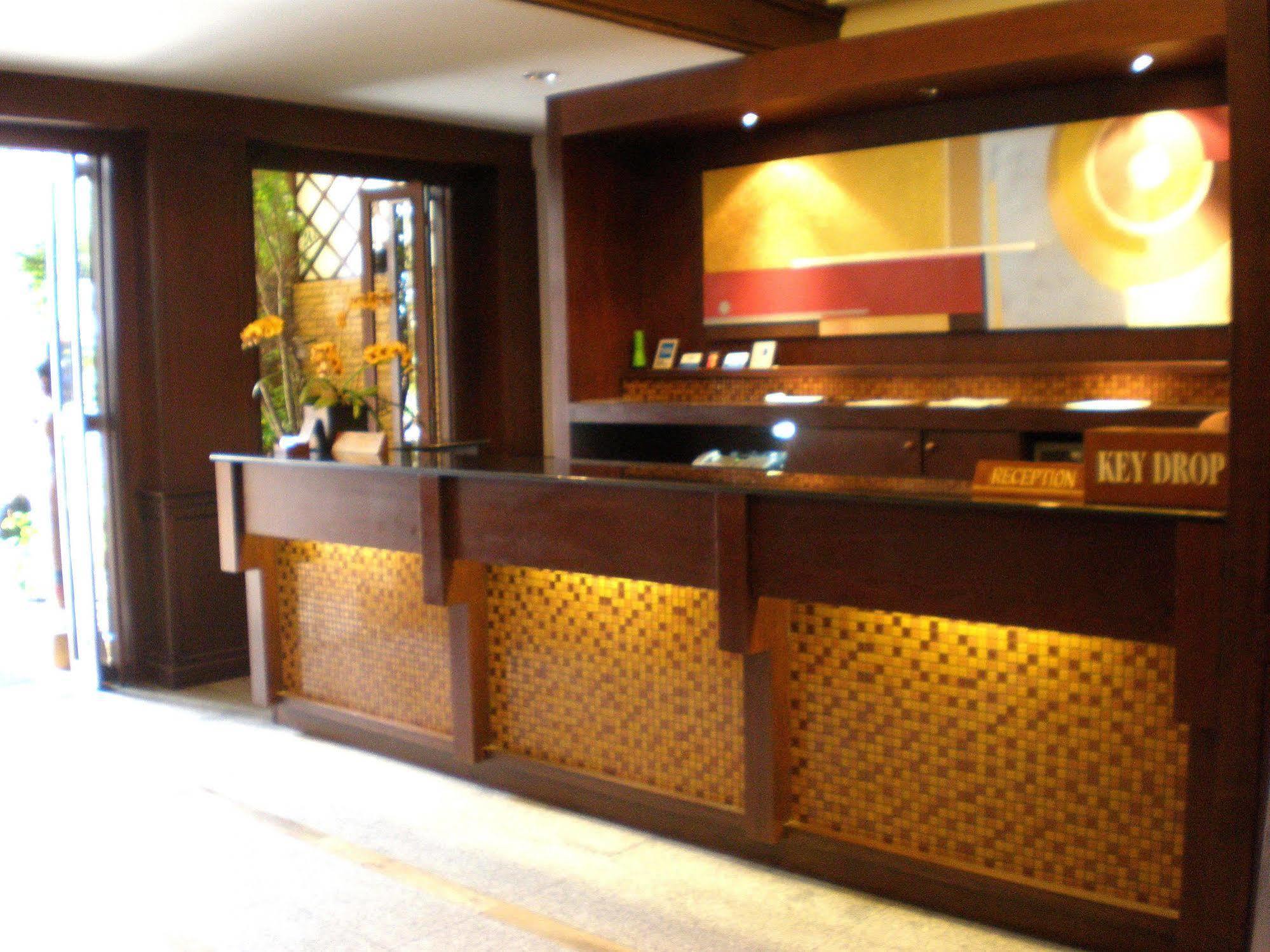 Karon Rattana Beach Hotel מראה חיצוני תמונה