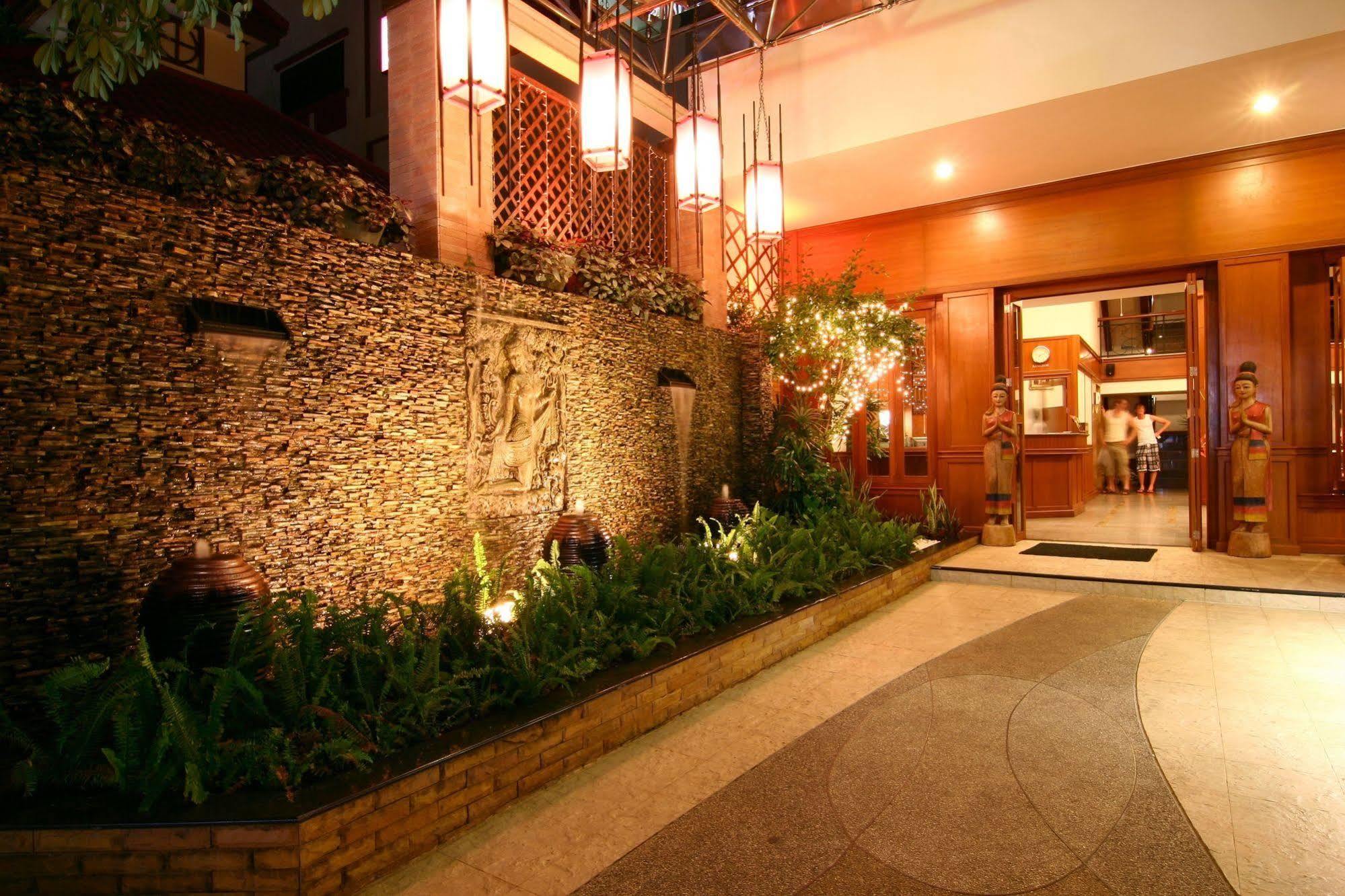 Karon Rattana Beach Hotel מראה חיצוני תמונה