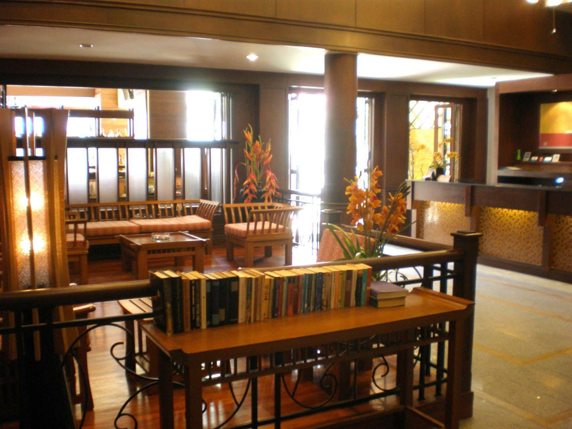 Karon Rattana Beach Hotel מראה חיצוני תמונה