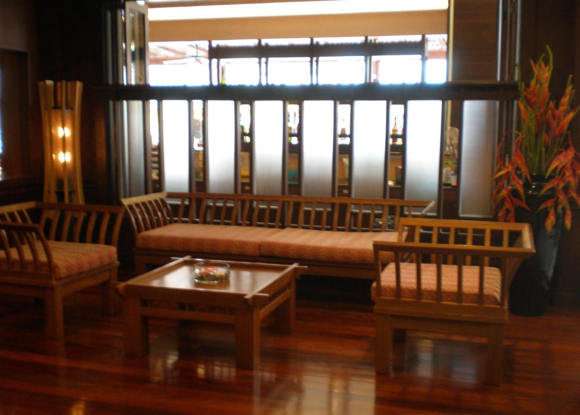 Karon Rattana Beach Hotel מראה חיצוני תמונה