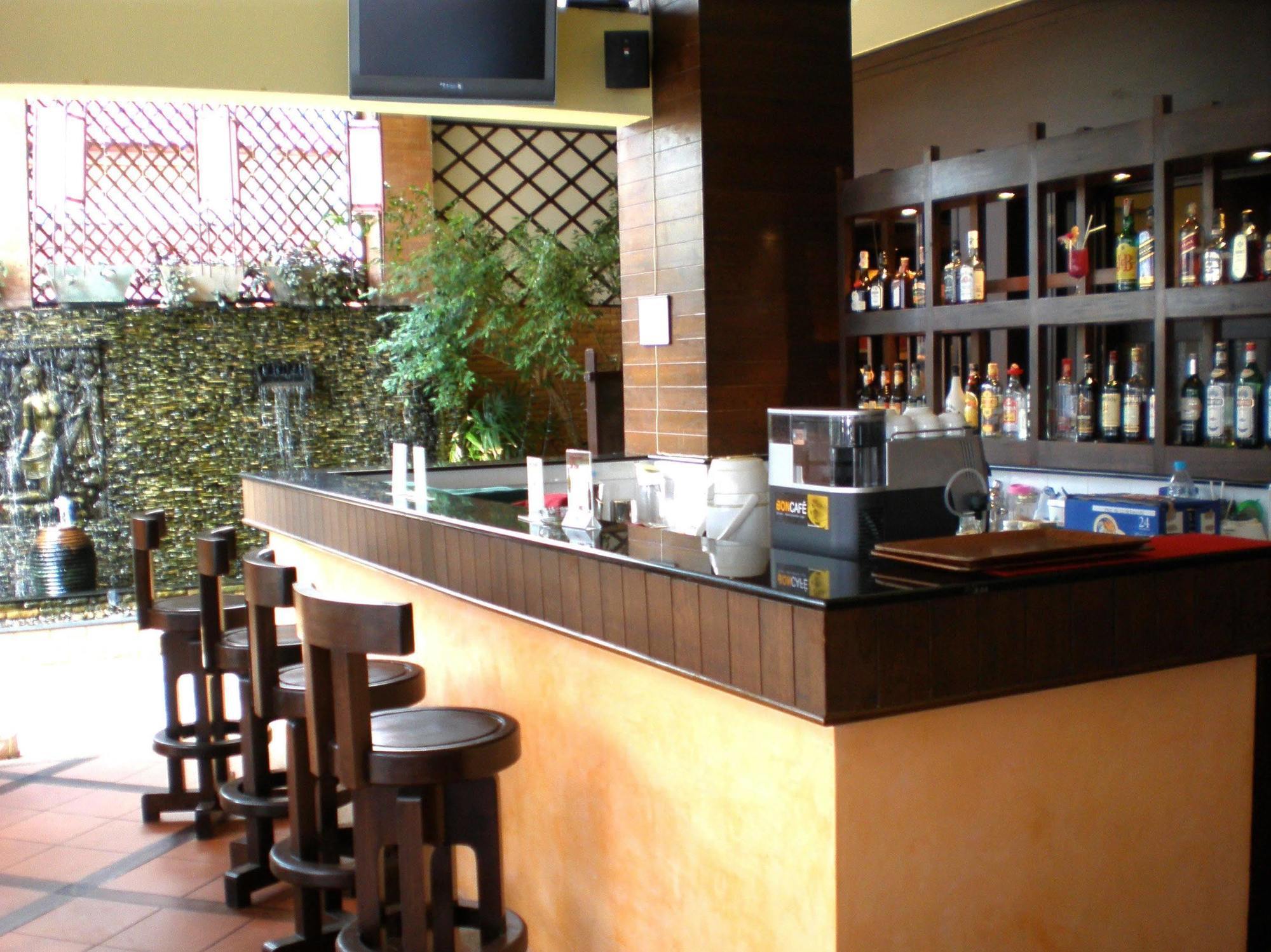 Karon Rattana Beach Hotel מראה חיצוני תמונה
