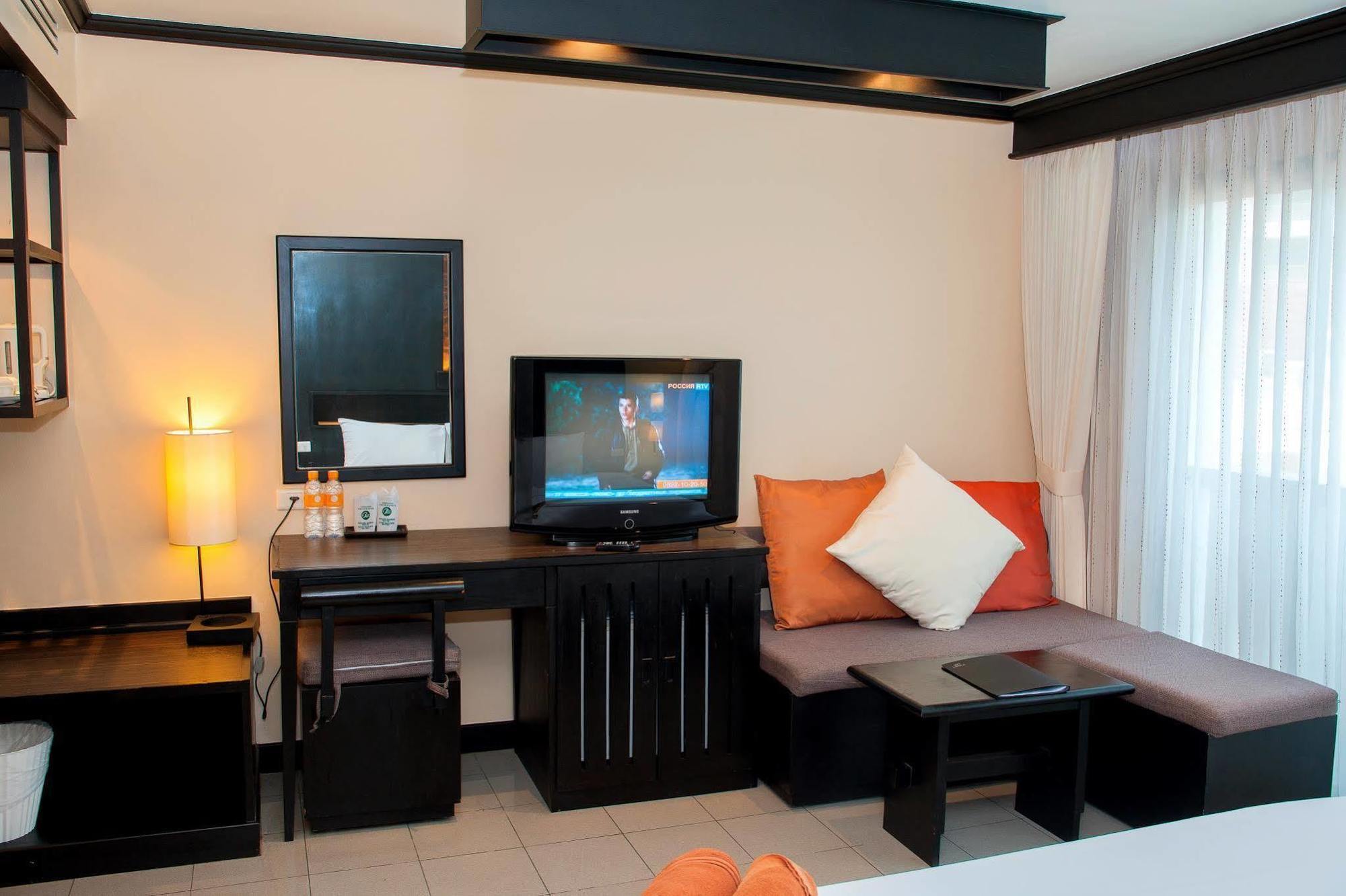 Karon Rattana Beach Hotel מראה חיצוני תמונה