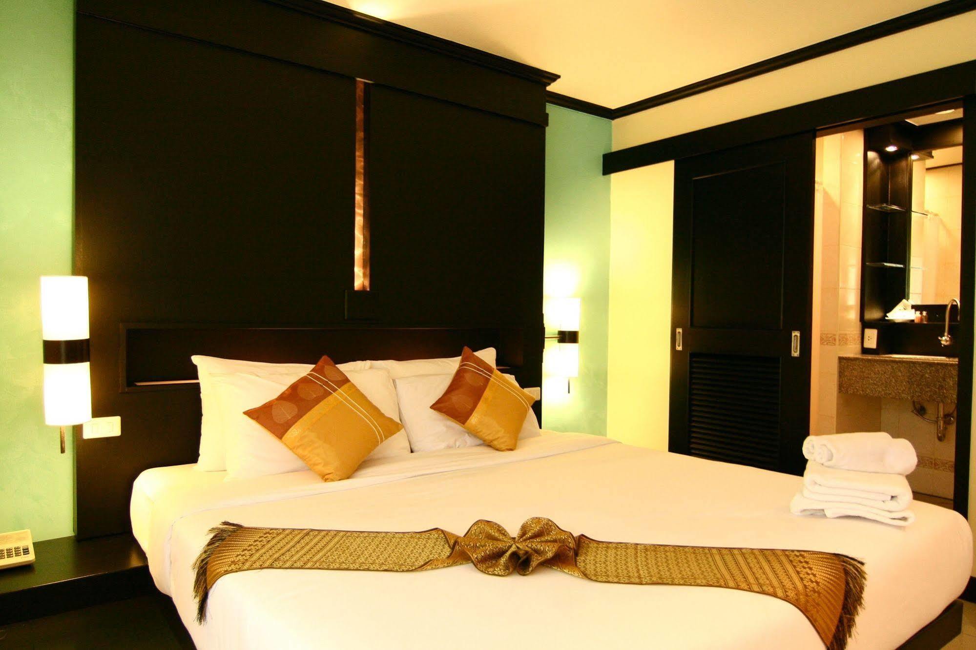 Karon Rattana Beach Hotel מראה חיצוני תמונה