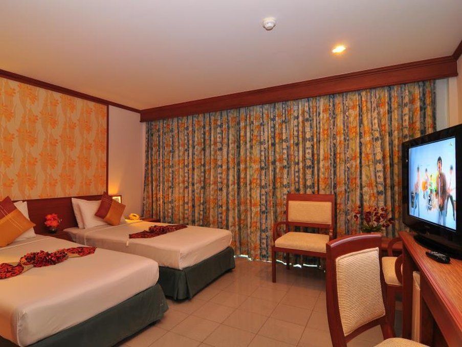 Karon Rattana Beach Hotel מראה חיצוני תמונה